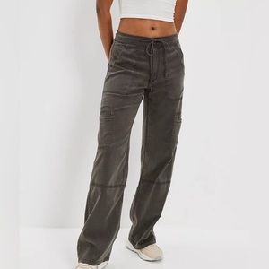 AE Dreamy Drape Stretch Super High-Waisted Baggy Wide-Leg Cargo Pant